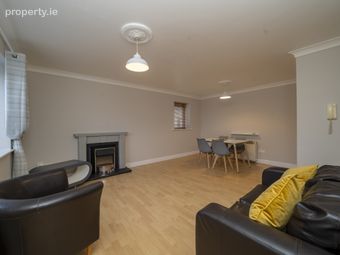 Apartment 13, Whitehall Square, Perrystown, Dublin 12 - Image 3