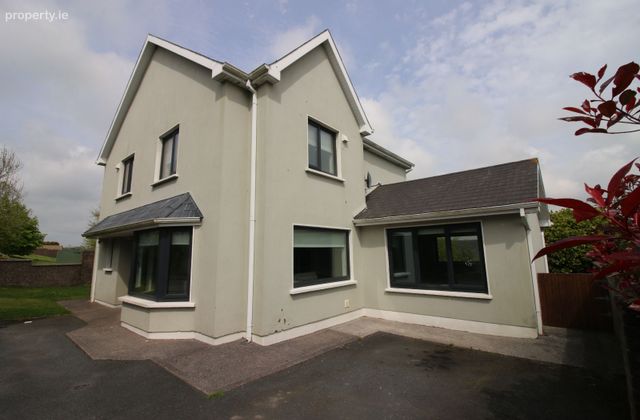26 Curra Woods, Riverstick, Co. Cork - Click to view photos