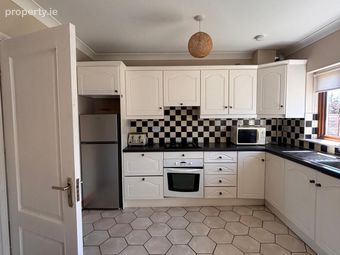 4 Woodvale, Herons Wood, Carrigaline, Co. Cork - Image 2