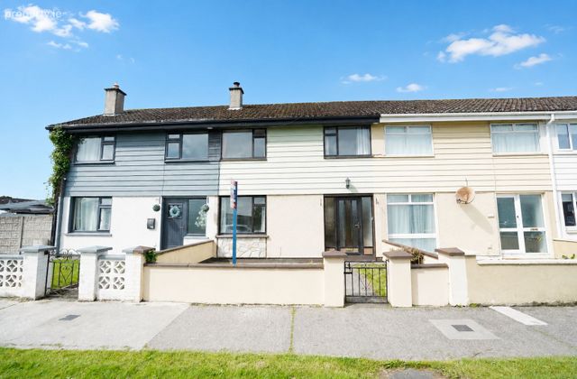 74 Cronan Lawn, Shannon, Shannon, Co. Clare - Click to view photos