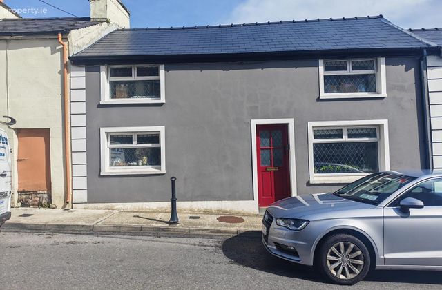 New Row, Killybegs, Killybegs, Co. Donegal - Click to view photos
