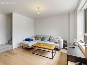 18 The Courtyard, Kilmartin Grove, Hollystown, Dublin 15 - Image 3