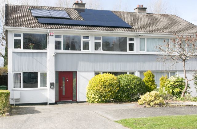 128 Lakelands Close, Stillorgan, Co Dublin, Stillorgan, Co. Dublin - Click to view photos