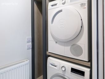 Apartment 14, Lock Gate 4, Charlemont Lane, Dublin 2 - Image 3