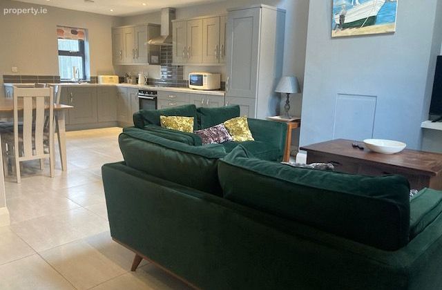 9 Bleachfield, Milltown, Co. Kerry - Click to view photos
