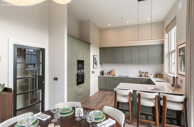 4 Bed House, Cabinteely, Dublin 18 - Click to view photos