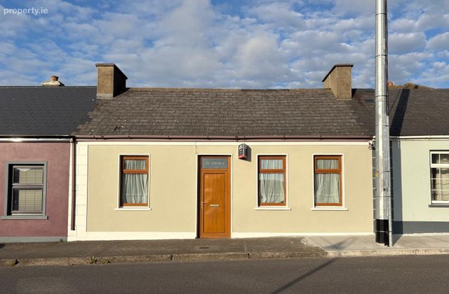 Saint Annes, Grattan Street, Kilkee, Co. Clare, Kilkee, Co. Clare - Click to view photos