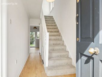 28 The Crescent, Binn Eadair View, Sutton, Dublin 13 - Image 2