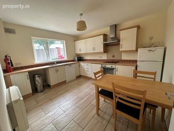 32 Butler Court, Mitchel Street, Thurles, Co. Tipperary - Image 5