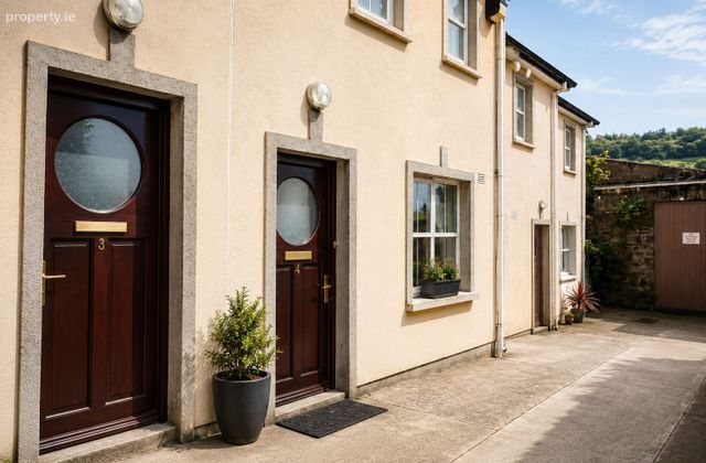 4 Hotel Lane, Main Street, Carrick-on-Suir, Co. Tipperary - Click to view photos