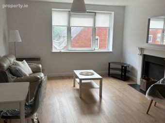 Apartment 10, Dean's Court, Christchurch Square, B, Christchurch, Dublin 8 - Image 3