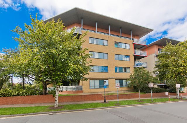 Apartment, 57 Block C, East Courtyard, Tullyvale, Dublin 18, Dublin 18 - Click to view photos