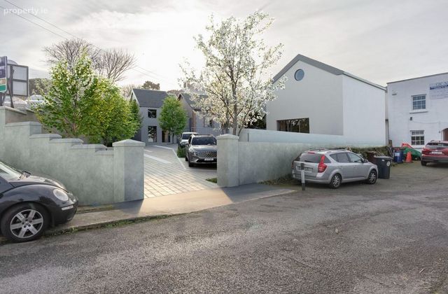 Balglass Road, Howth, Dublin 13 - Click to view photos