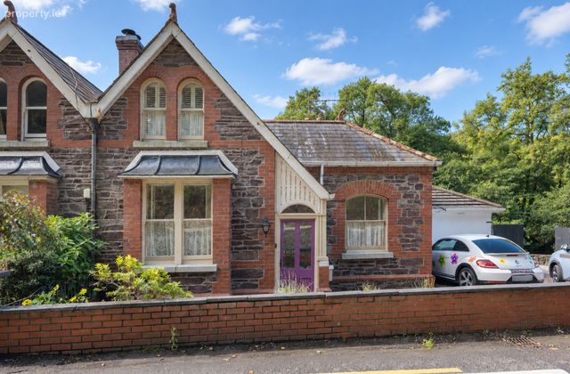 Woodside, Healy's Bridge, Kerry Pike, Co. Cork, Kerry Pike, Co. Cork - Click to view photos