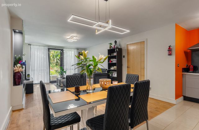 1 Carleton House, Brennanstown Square, Cabinteely, Dublin 18 - Click to view photos