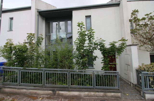 19 Elden, Maryborough Hill, Douglas, Co. Cork - Click to view photos
