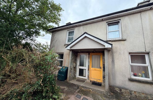 1 Orchard Hill, Blackrock Road, Bantry, Co. Cork - Click to view photos