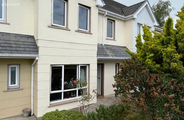 11 Lios Ard, Ballyhooly, Co. Cork - Click to view photos