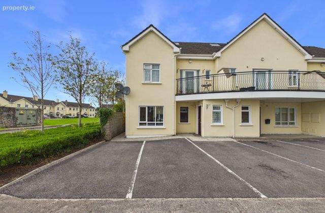 12 Sl&iacute; An Chlair&iacute;n, Athenry, Co. Galway - Click to view photos