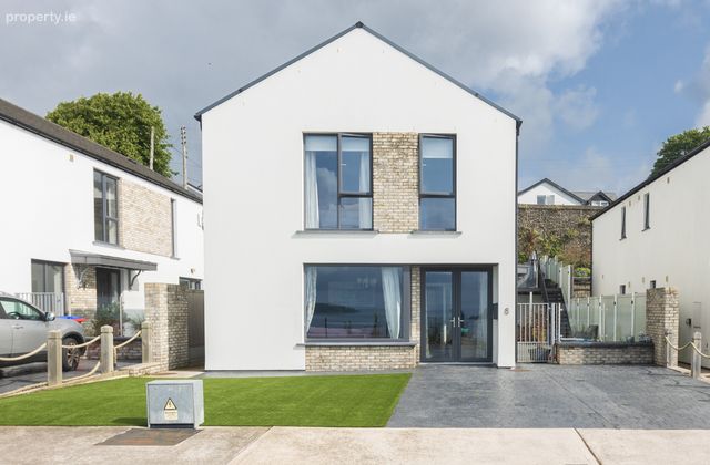 8 Dun Farraige, Carrignafoy, Cobh, Co. Cork - Click to view photos