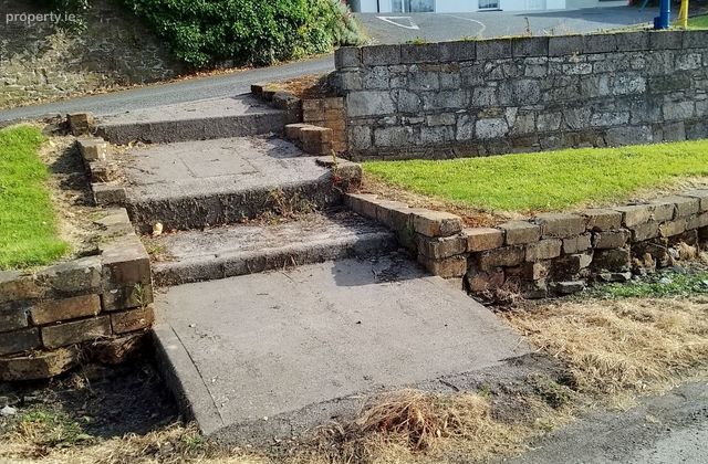 Upper Range, Rostellan, Co. Cork - Click to view photos