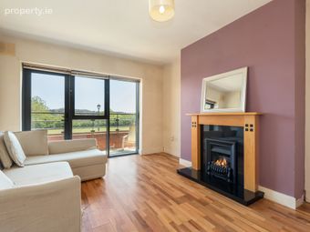 108 East Courtyard, Tullyvale, Cabinteely, Dublin 18, Cabinteely, Dublin 18 - Image 2