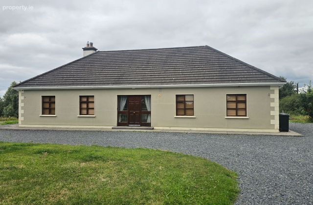 Moate, Carlanstown, Kells, Co. Meath - Click to view photos