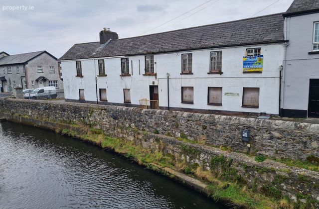 Market Square, Charlestown, Co. Mayo - Click to view photos