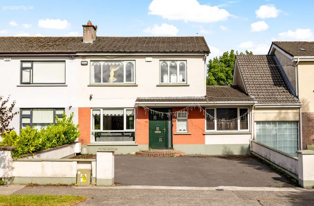8 Moorefield Park, Newbridge, Co. Kildare - Click to view photos