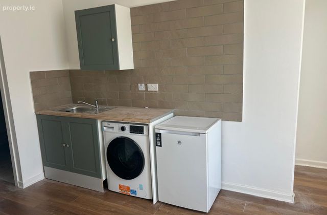 R14 Kv09, Athy, Co. Kildare - Click to view photos