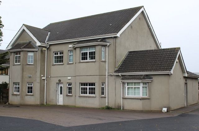 Crannbrooke, Newcastle Road, Lucan, Co. Dublin - Click to view photos