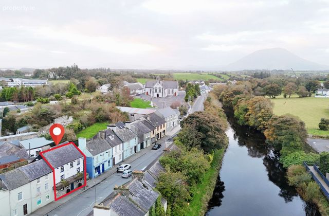 The Thatch, Chapel Street, Crossmolina, Co. Mayo - Click to view photos
