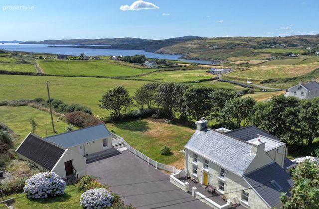 Gortacrossig, Castletownshend, Co. Cork - Click to view photos
