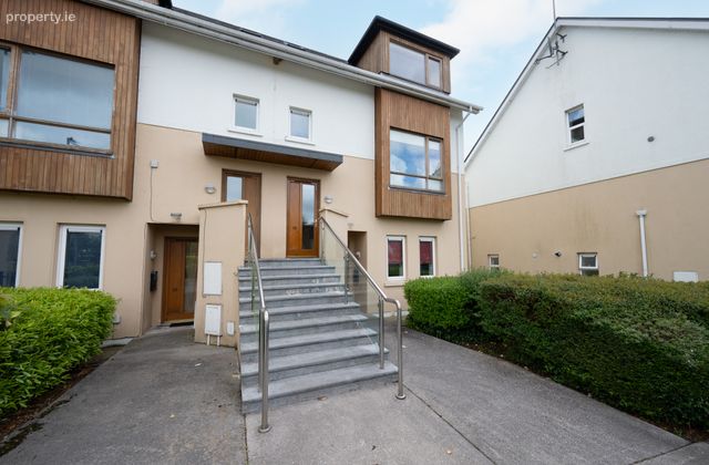 15 An R&Atilde;&sup3;d&Atilde;&iexcl;n, C&Atilde;�l &Atilde;, Carrigtwohill, Co. Cork - Click to view photos