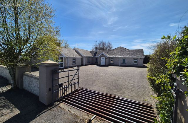 Four Bee Cottage, Commons, Mountmellick, Emo, Co. Laois - Click to view photos