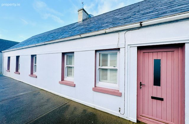 Coral House, East End, Ballybunnion, Ballybunion, Co. Kerry - Click to view photos