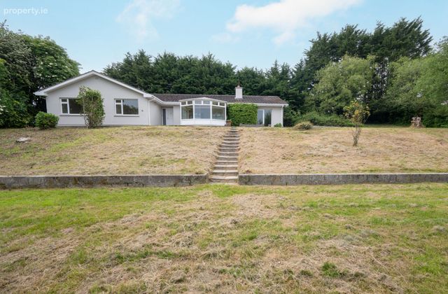 Grian&aacute;n, Strawberry Hill, Monkstown, Co. Cork - Click to view photos