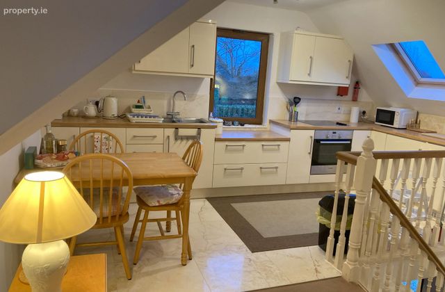 Batterstown, Dunboyne, Co. Meath - Click to view photos