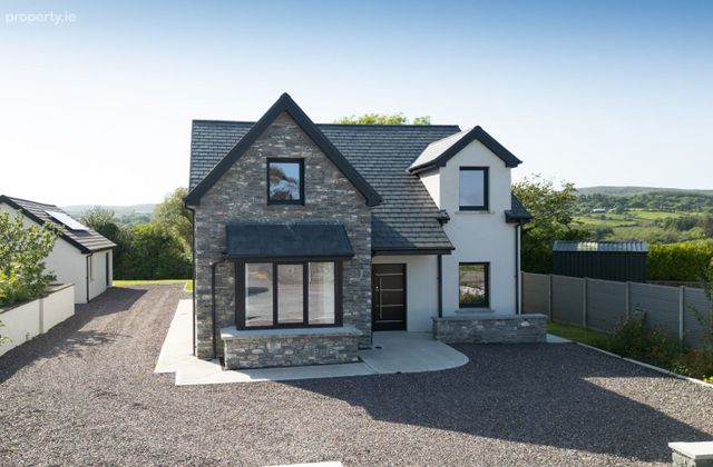1 Carrigbu&iacute; Court, Carrigbu&iacute;, Durrus, Durrus, Co. Cork - Click to view photos