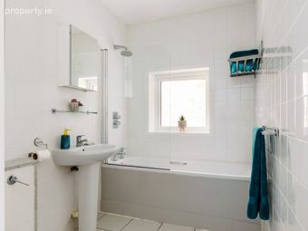 Apartment 5, Blind Quay Apartments, Temple Bar, Dublin 8 - Image 2