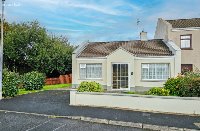 20 Lawn Park, Castlebar, Castlebar, Co. Mayo - Click to view photos