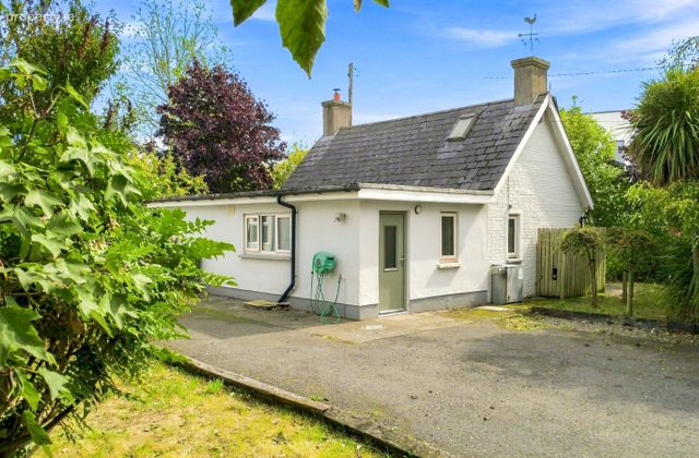Reevesmount Cottage, Dublin Road, Athy, Co. Kildare - Click to view photos