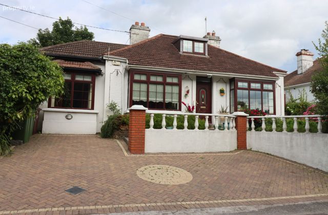 Rock Cottage, Cork Road, Carrigaline, Co. Cork - Click to view photos