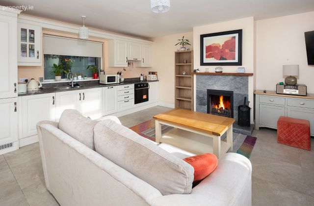 6 Riordan's Lane, Midleton, Co. Cork - Click to view photos