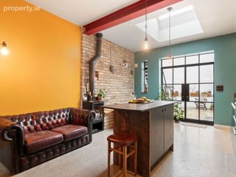 28 The Coombe, Dublin 1 - Image 2