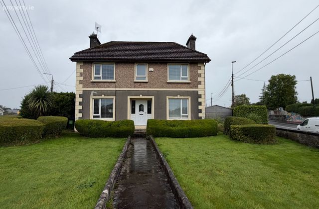 Saint Senans, 24 Limerick Road, Ennis, Co. Clare - Click to view photos