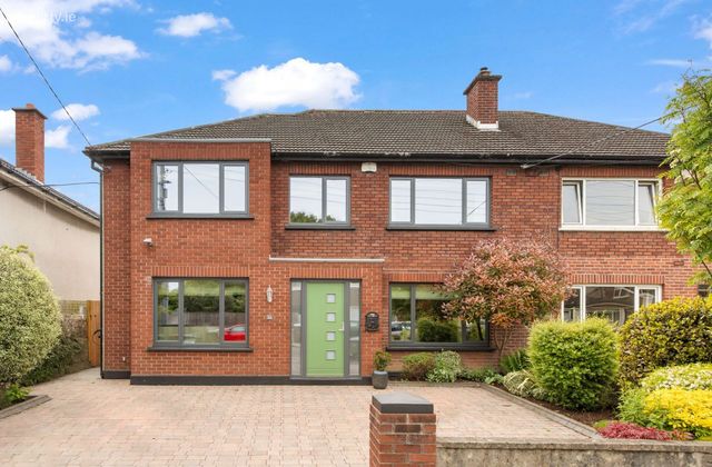 33 Avondale Lawn, Blackrock, Blackrock, Co. Dublin - Click to view photos