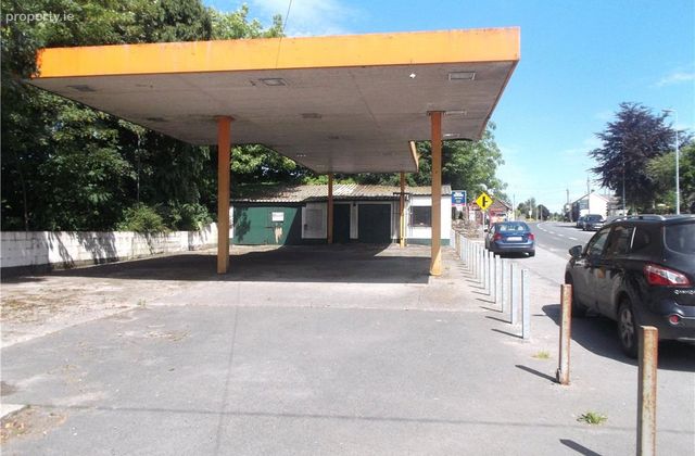 Garage &amp; Forecourt, Main St, Mullinavat, Co. Kilkenny - Click to view photos