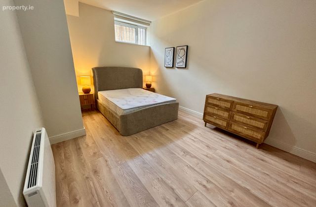 Mountjoy Square Apartment, Dublin 1 - Click to view photos