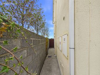 12 Sl&iacute; An Chlair&iacute;n, Athenry, Co. Galway - Image 4